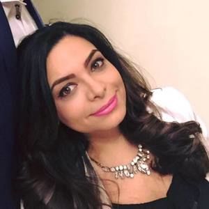 Meet your Posher, Mona